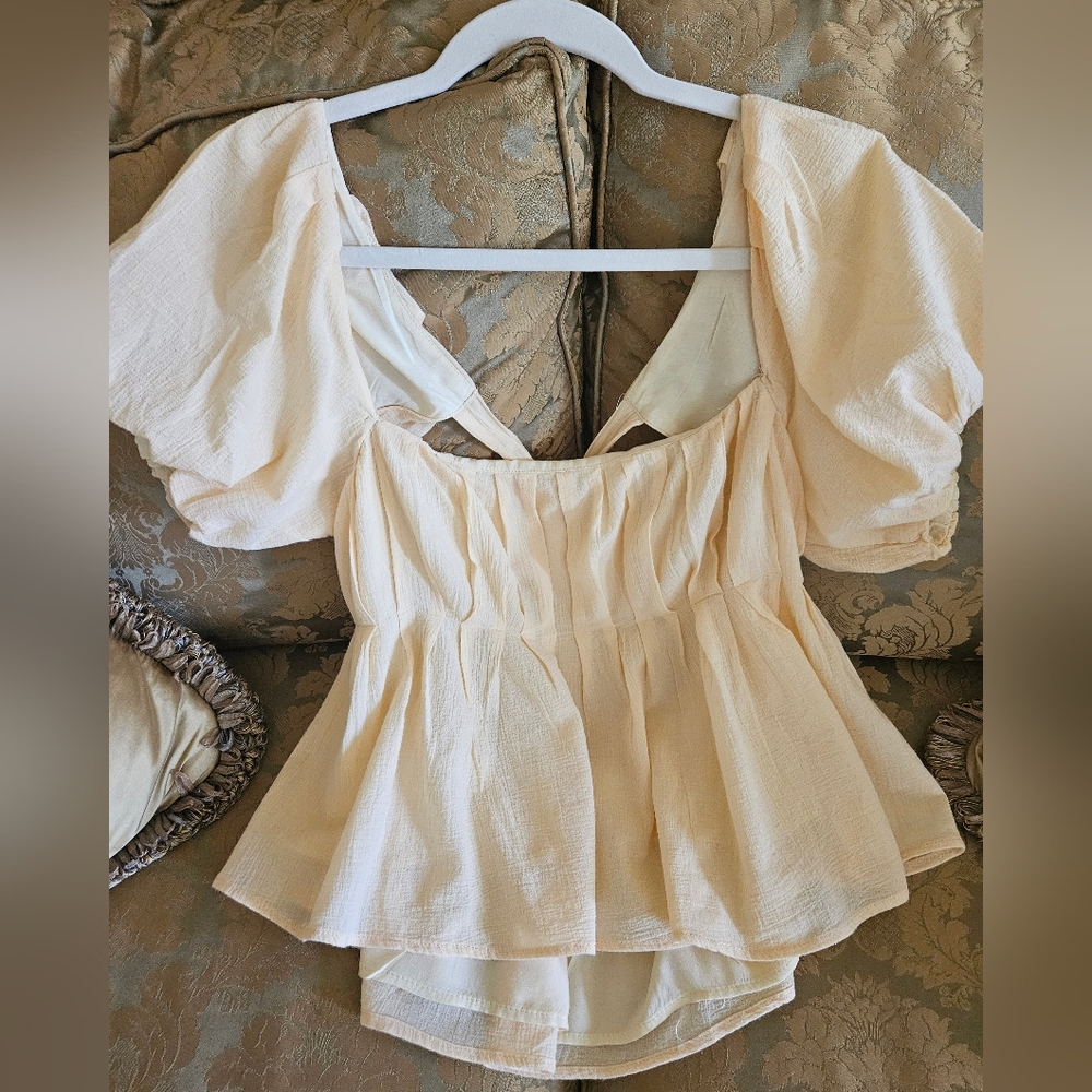 NWOT Astr The Label melon crop puff short sleeve top